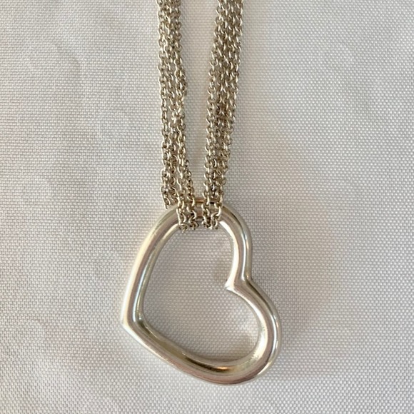 Floating heart sterling silver necklace - Picture 8 of 11